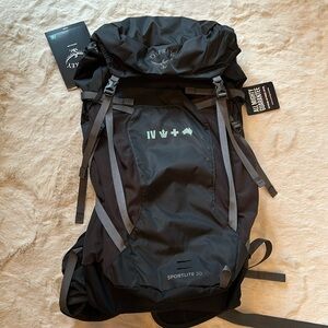 Osprey Hiking M/L Backpack Sportlite 30 NWT in Charcoal Grey